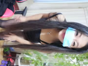 Asiatische Schlampe masturbiert